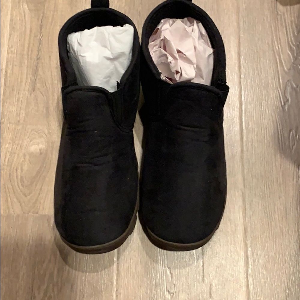 🎉1 hr sale 🎉Isotoner black  shoes